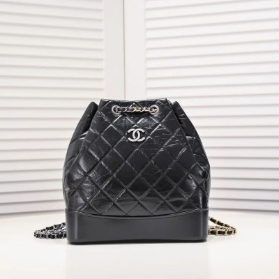 CC 17 Gabrielle backpack size : 24*23*11.5cm