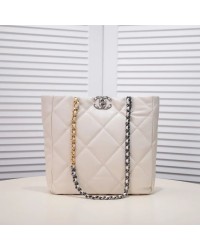CC 22b 19 BAG tote