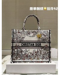 D book tote new arrival bag