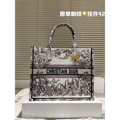 D book tote new arrival bag