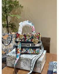 D lady bag size; 24 cm