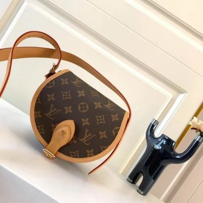 L-bag Model: M44860 Size 18*15*8cm
