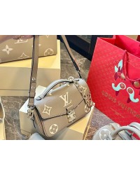 Louis new arrival mini bag size: 21 * 12cm