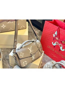 Louis new arrival mini bag size: 21 * 12cm