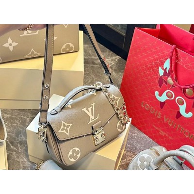 Louis new arrival mini bag size: 21 * 12cm