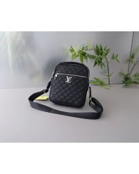 Louis new arrival bag size : 20x24x5 cm