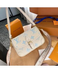 Louis new arrival bag size : 24 x 15 x 9cm