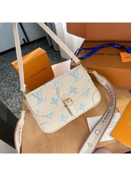 Louis new arrival bag size : 24 x 15 x 9cm