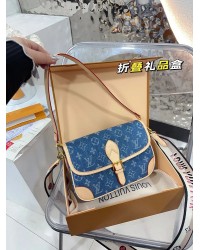 Louis Diane denim bag size :  25 15cm