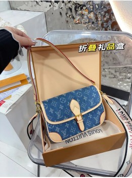 Louis Diane denim bag size :  25 15cm