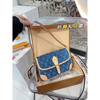 Louis Diane denim bag size :  25 15cm