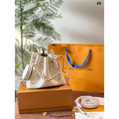 Louis bella NEW ARRIVAL Monogram bag size: 19x22x14 cm