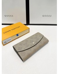 Louis new arrival wallet size: 19×10 cm