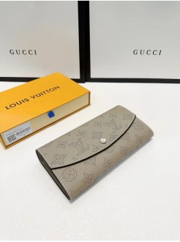 Louis new arrival wallet size: 19×10 cm