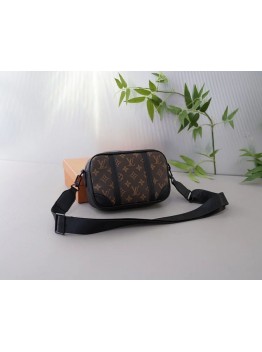 Louis new arrival bag size : 23x14x6 cm