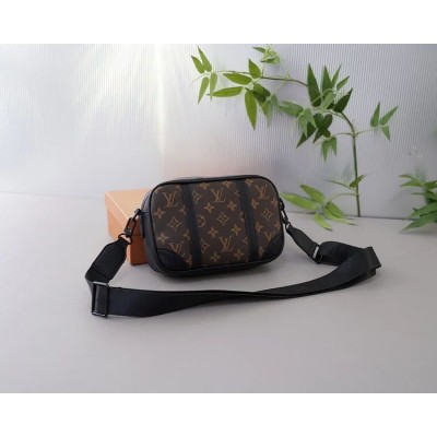 Louis new arrival bag size : 23x14x6 cm