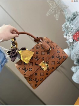 Louis madeleine bb bag size : 24*8*16 cm