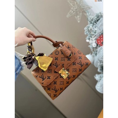 Louis madeleine bb bag size : 24*8*16 cm
