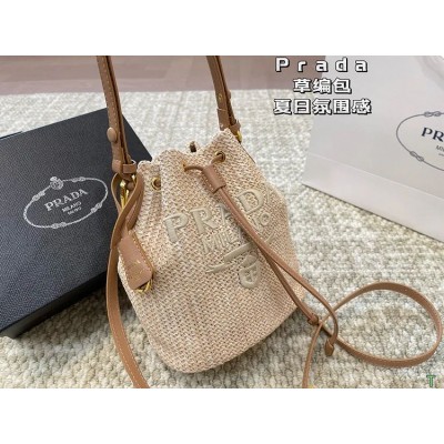 Pra nwe arrival bucket bag size: 18 * 22 cm