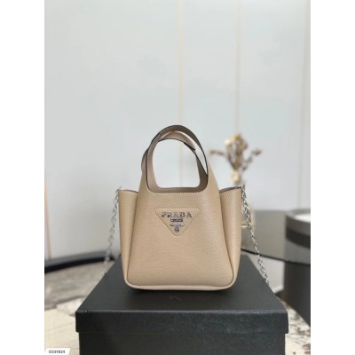 Pra new arrival tote bag size : 20.5 * 16 cm