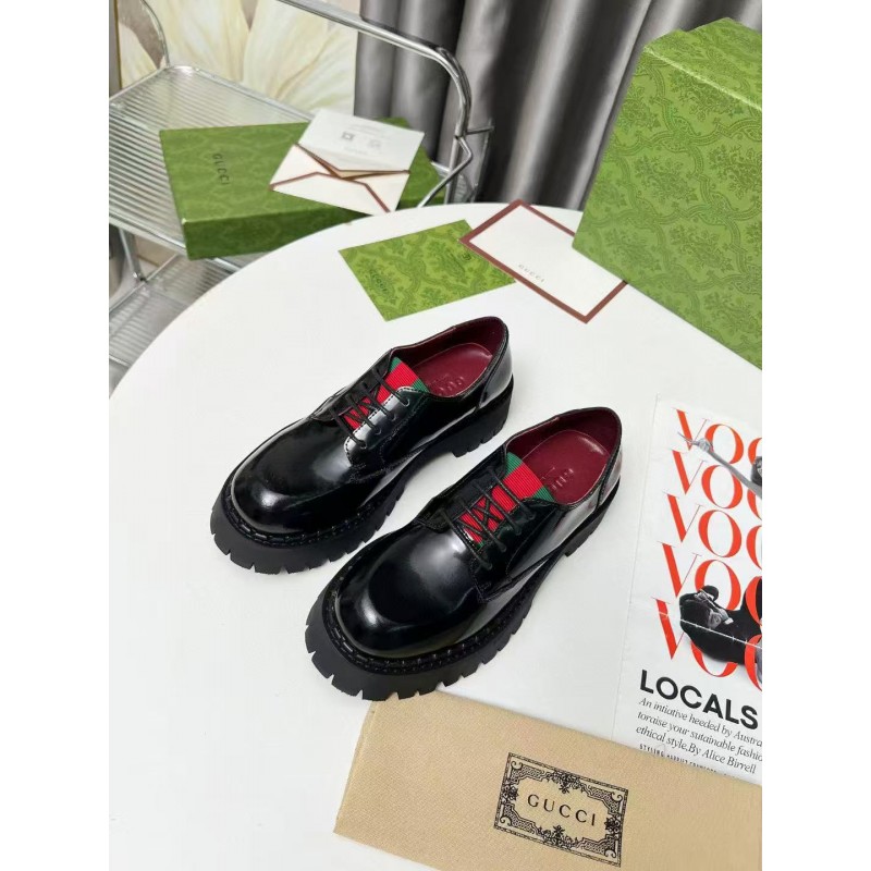 GUCCI's new thick-soled loafers with red and green webbing laces”。