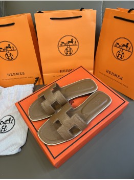 Hermès best-selling slides/sandals 3