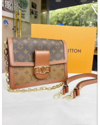 LV Dauphine Chain Bag with Monogram Canvas。