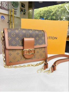 LV Dauphine Chain Bag with Monogram Canvas。